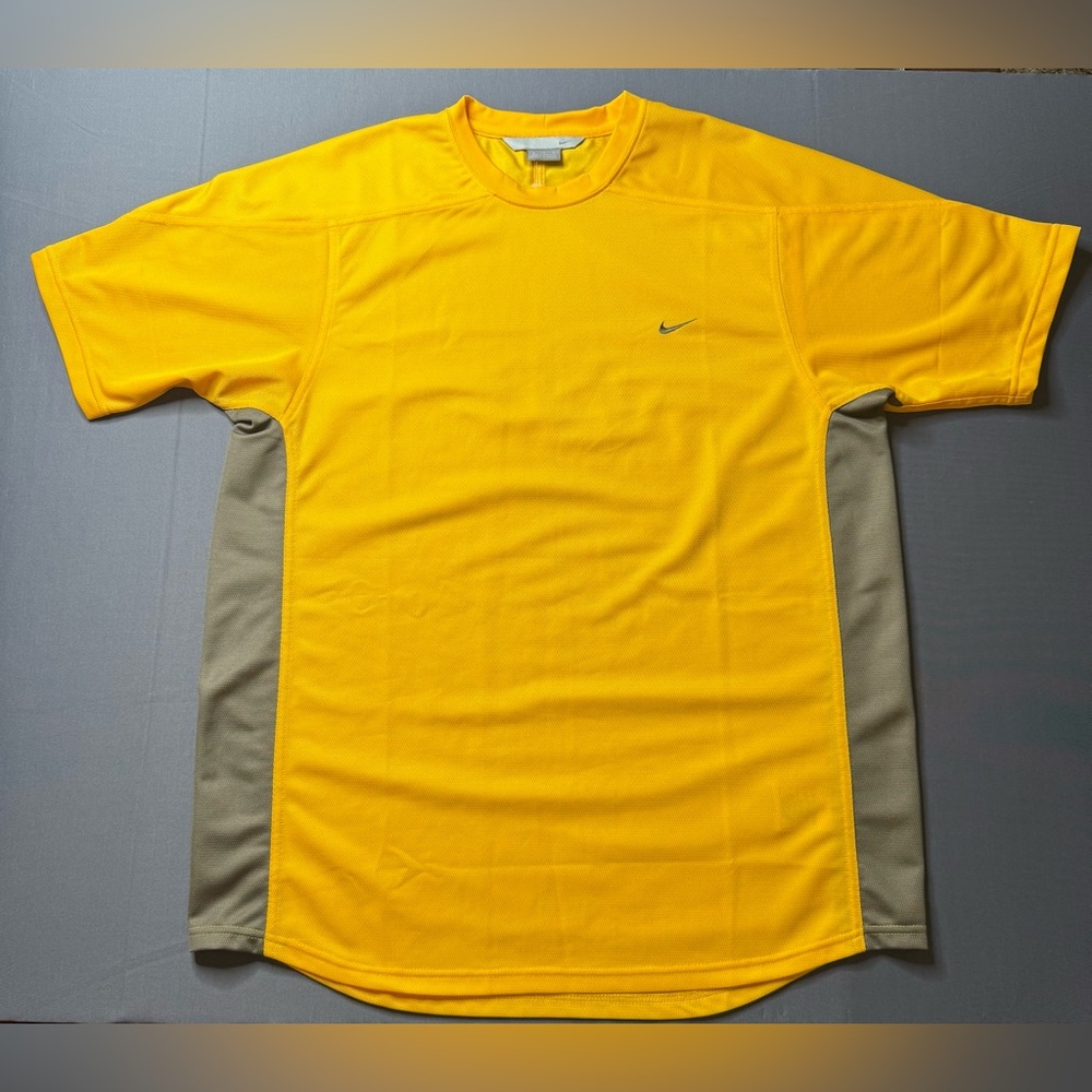 The Vintage Y2K Nike Micro Swoosh Two Toned Shirt in XL #878